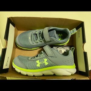 Brand new boys under armour shoes